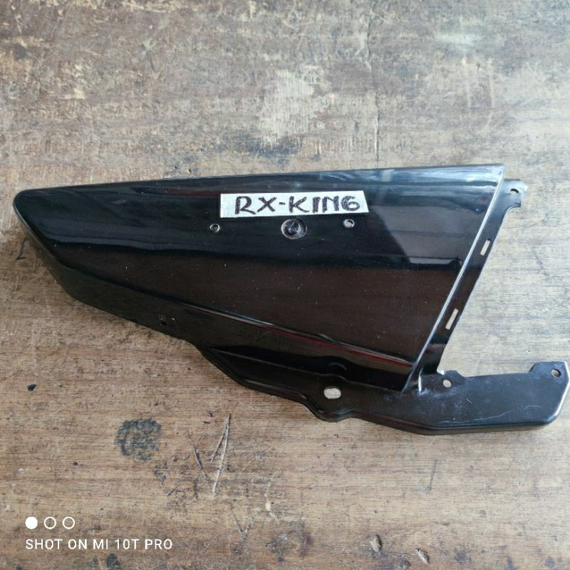 Toolbox Tutup Accu Yamaha RX King Old Hitam Kanan Original Yamaha