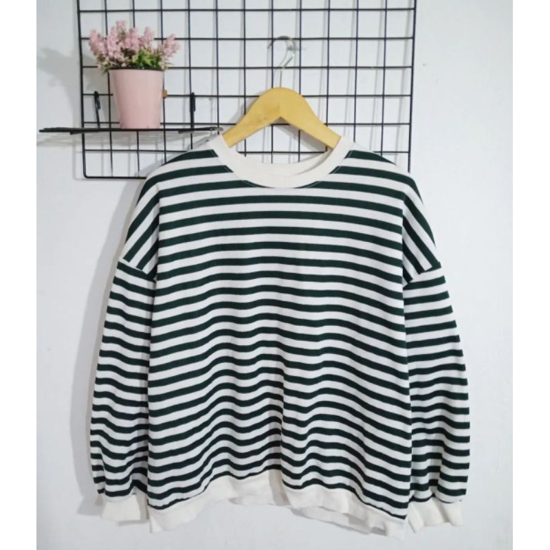 Salur ijo putih Crewneck