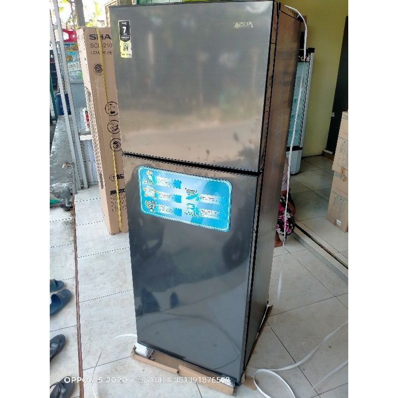 kulkas aqua japan  tipe AQRD270