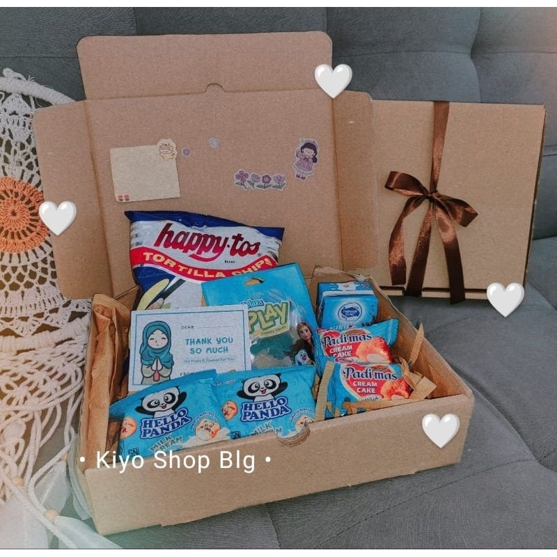 

Gift Snack Box / Gift / Snack Box / Hampers Snack / Hampers/ Hadiah / Hadiah Ulang Tahun / Wisuda / Hadiah Anak / Kado / Kado Ulang Tahun / Kado Wisuda / Kado Anak dll