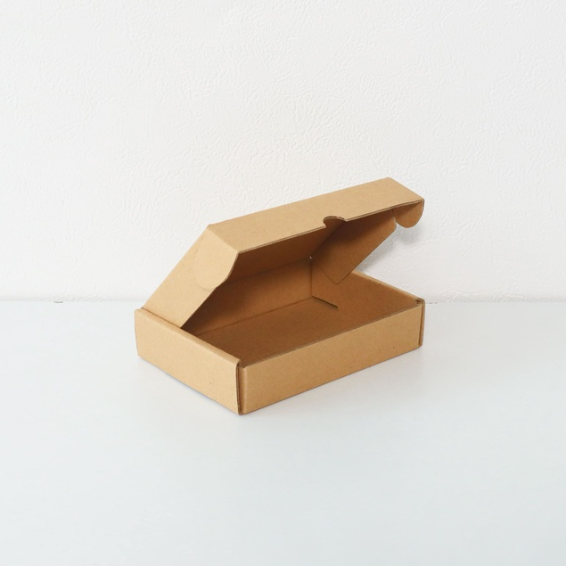 

Box Emailer (Pizza) 13x10x3 E-Flute K150 Packaging Aksesoris/Kotak Kado/Hampers/Kardus/Box