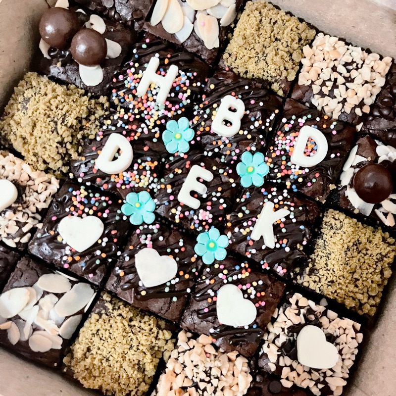 

Birthday set box coklat by Bites Appetite