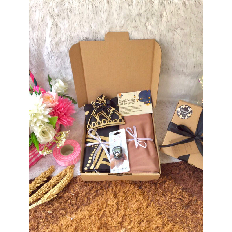 

HAMPERS LEBARAN | HAMPERS CEWEK HIJAB PASHMINA KAOS