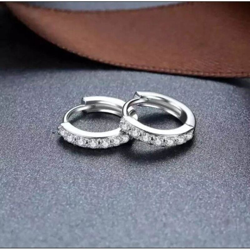 anting wanita titanium motip jepit silver mata baris satu anti karat