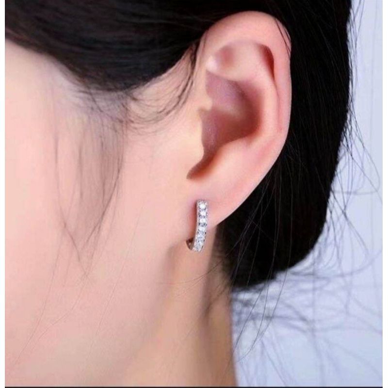 anting wanita titanium motip jepit silver mata baris satu anti karat