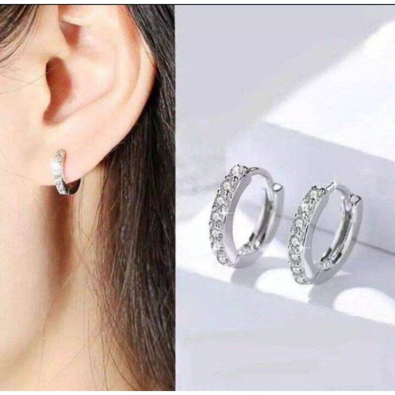anting wanita titanium motip jepit silver mata baris satu anti karat