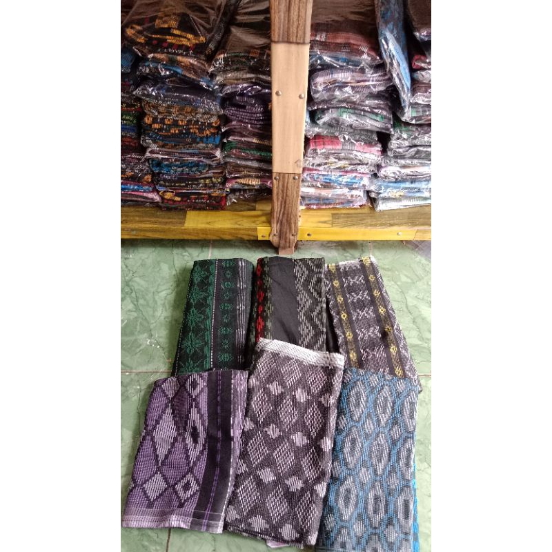 SARUNG TENUN LOMBOK