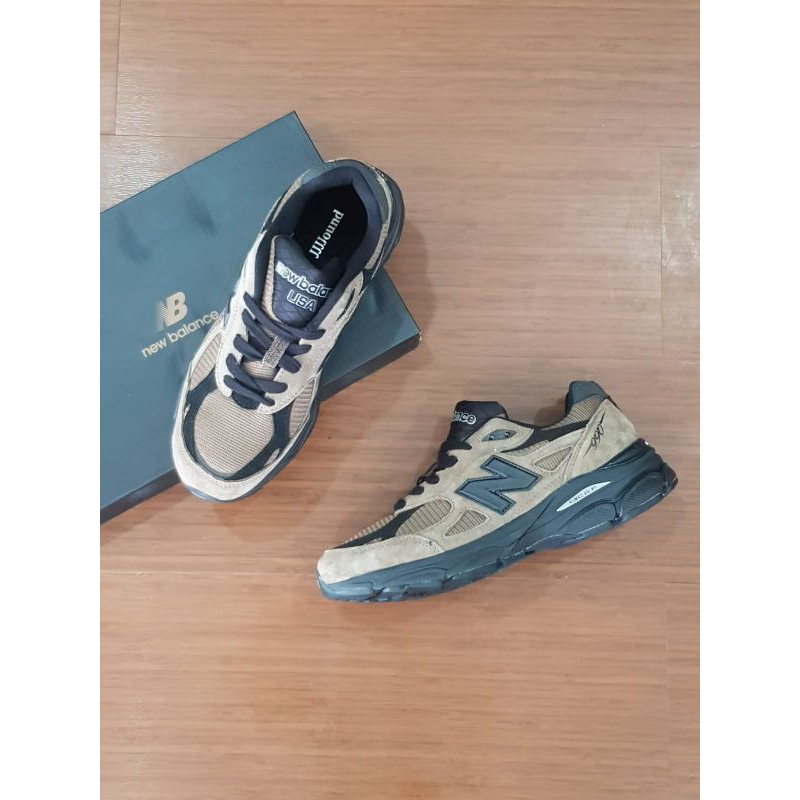 Sepatu New Balance 990v3 made in USA