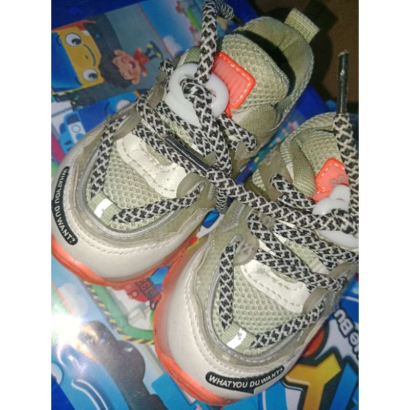 sepatu nyala anak