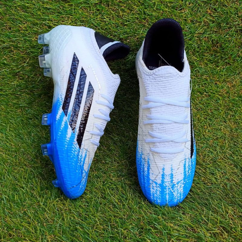 Sepatu Sepak Bola Adidas Adizero Terbaru dan Termurah
