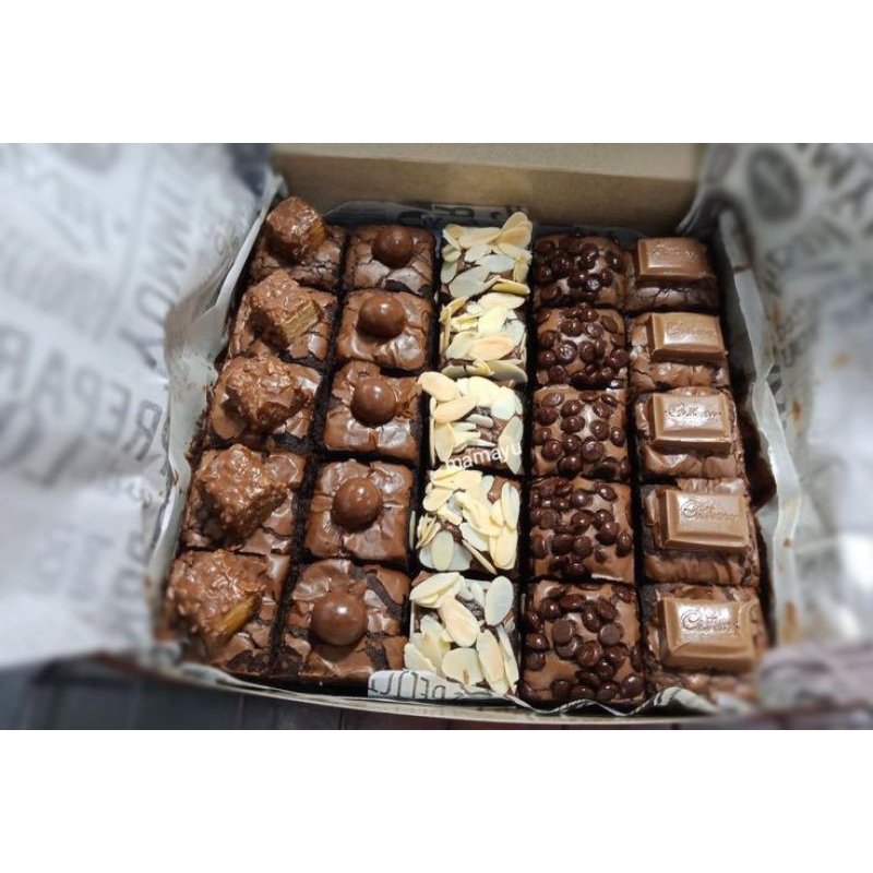 

Brownies fudgy dark coklat 20*20 topping premium/brownis panggang/hampers lebaran/brownis/Brownies panggang/kue/Brownis/Hampers lebaran Idul fitri/Kue lebaran/Jajan Lebaran