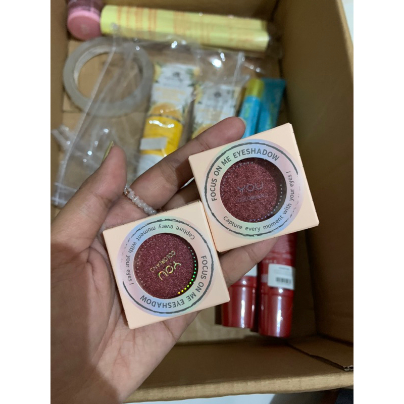 YOU FOCUS ON ME EYESHADOW DIVE