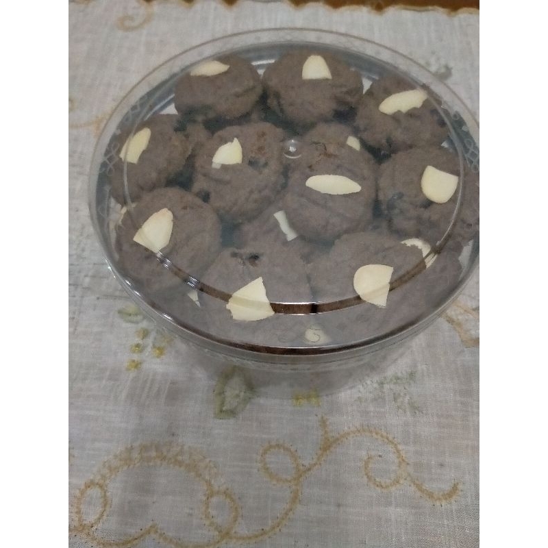 

Kue Coklat Chip Almond