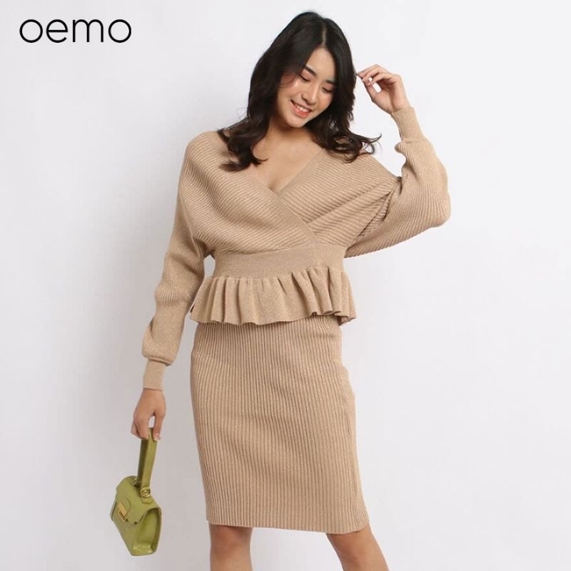 SALE OEMO One Set Knitting With Peplum Blouse