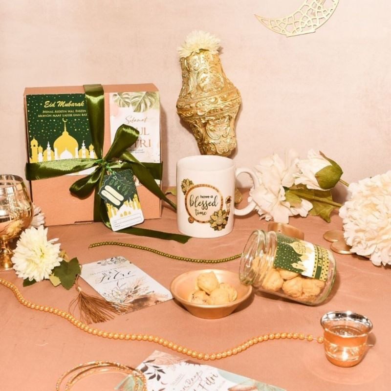 

HADIAH LEBARAN / PARCEL LEBARAN IDUL FITRI / HAMPERS LEBARAN IDUL FITRI / HAMPERS RAMADHAN / HAMPERS PUASA / KADO LEBARAN / HAMPERS MUG / HAMPERS KUE KERING / PARCEL KUE KERING / HAMPERS LEBARAN / HAMPERS EID MUBARAK / HAMPERS IDUL FITRI / GIFT BOX SORAI