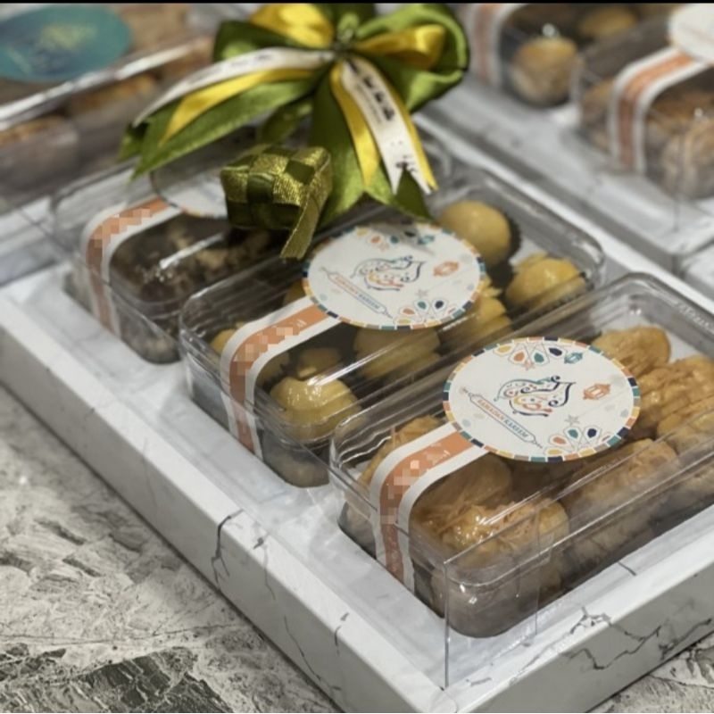 

Box Kue Kering isi 3 toples 350 gram Hampers Natal Imlek Idulfitri