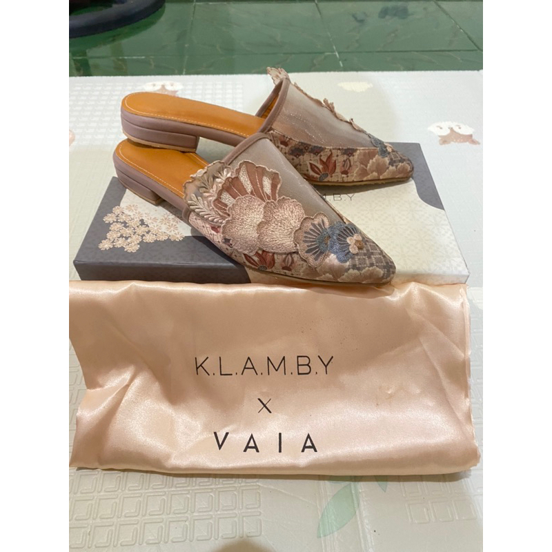 Wearing Klamby X Vaia Shoes Slip On Preloved