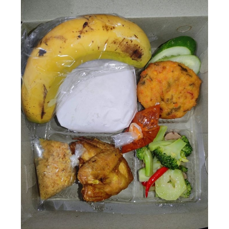 

Nasi box/paket nasi ayam goreng komplit