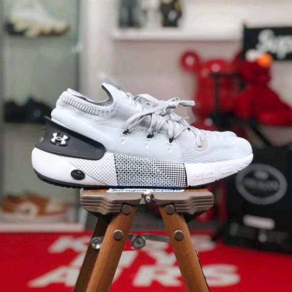 Under Armour HOVR Phantom 3