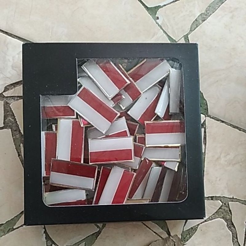 Pin bendera merah putih super patri resin 100 biji