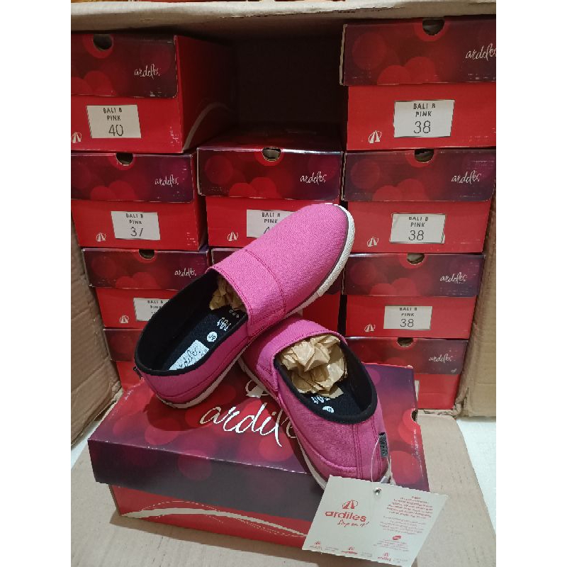 ARDILES SEPATU STEP ON