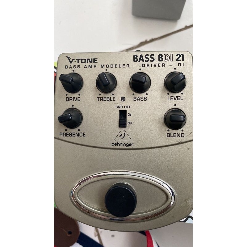 Behringer bdi21 bass preamp