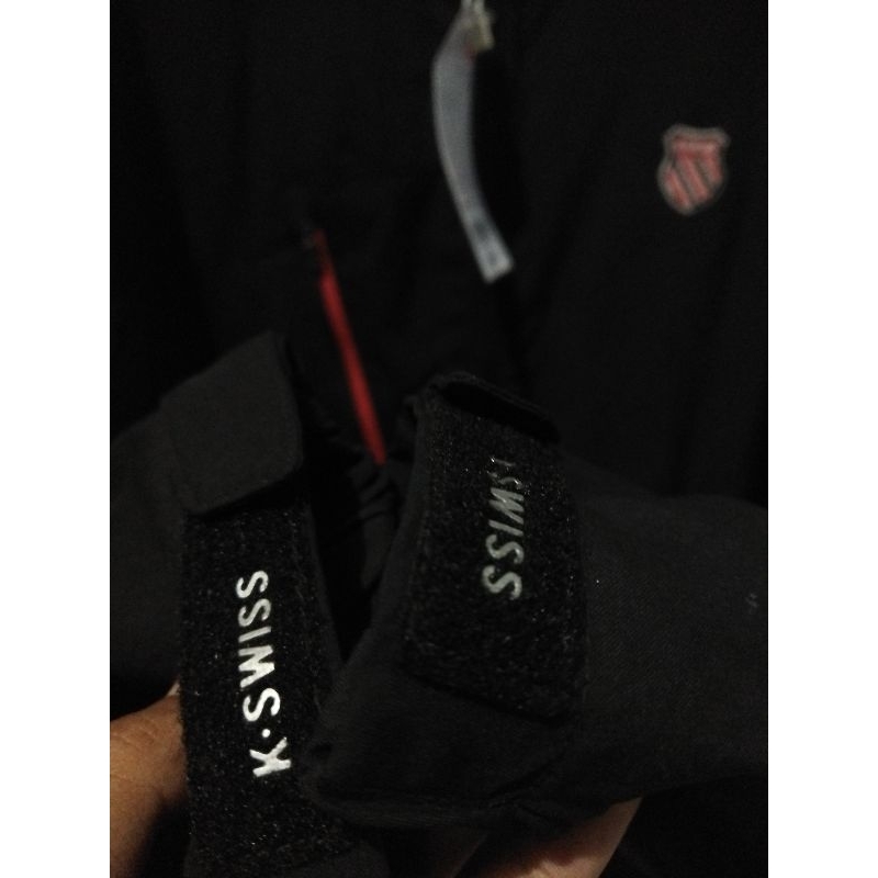 jaket outdor warna hitam merk Kswis