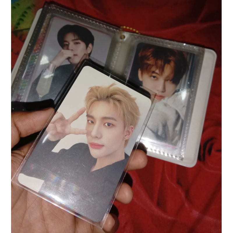 Photocard Hyunjin Nacific R18 Booked