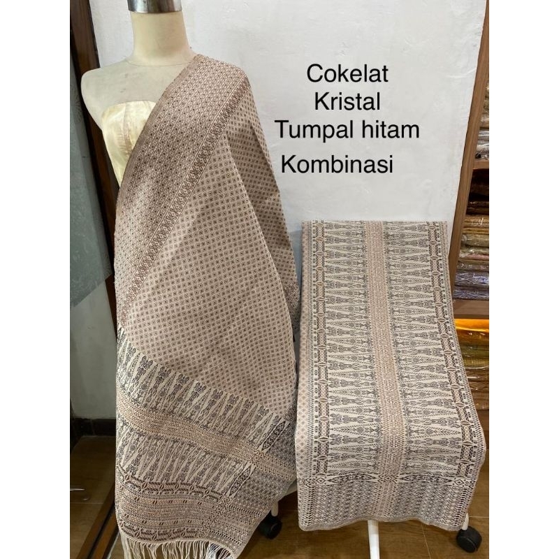 Tumtuman Tarutung Songket Tanpa Sambungan Cokelat Kristal Tumpal Hitam Kombinasi