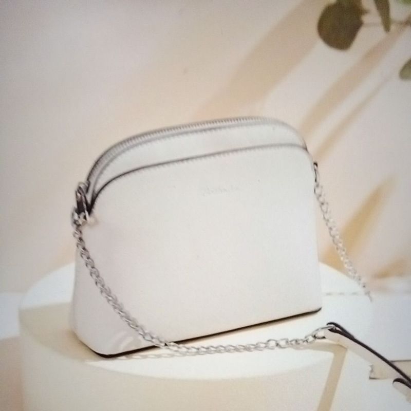 Tas putih kulit selempang