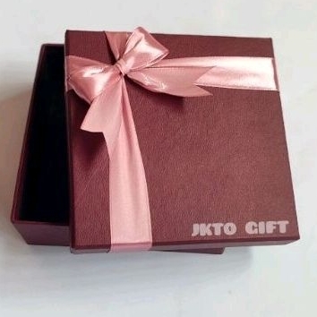 

Kotak Kado/Gift Box Ukuran 12 X 12 X 4 Cm