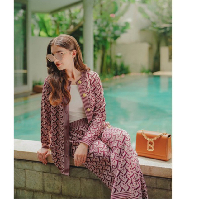 Bimu Light knit top Burgundy by Buttonscarves Benang Jarum Size s