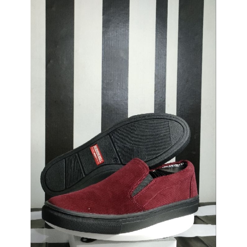 Morningbell - Sepatu pria slip on casual mojo marun black sole