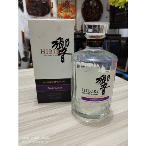 Botol Kosong Bekas Minuman Jepang
