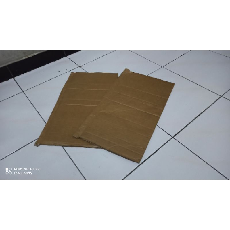 

tambahan pelapis kardus untuk tutup closet agar aman tidak pecah/retak