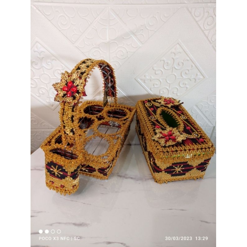 Keranjang air mineral lubang 6 tapis lampung hadiah hampers oleh oleh lampung