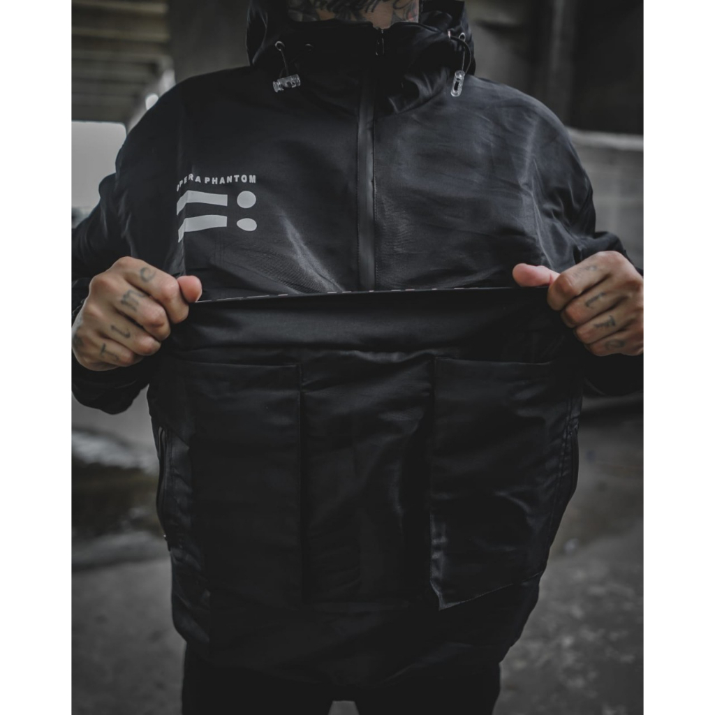 JAKET CAGOULE  SIZE L - XXXL HITAM KANTONG DORAEMON GHUBITCH - JAKET PARASUT PRIA