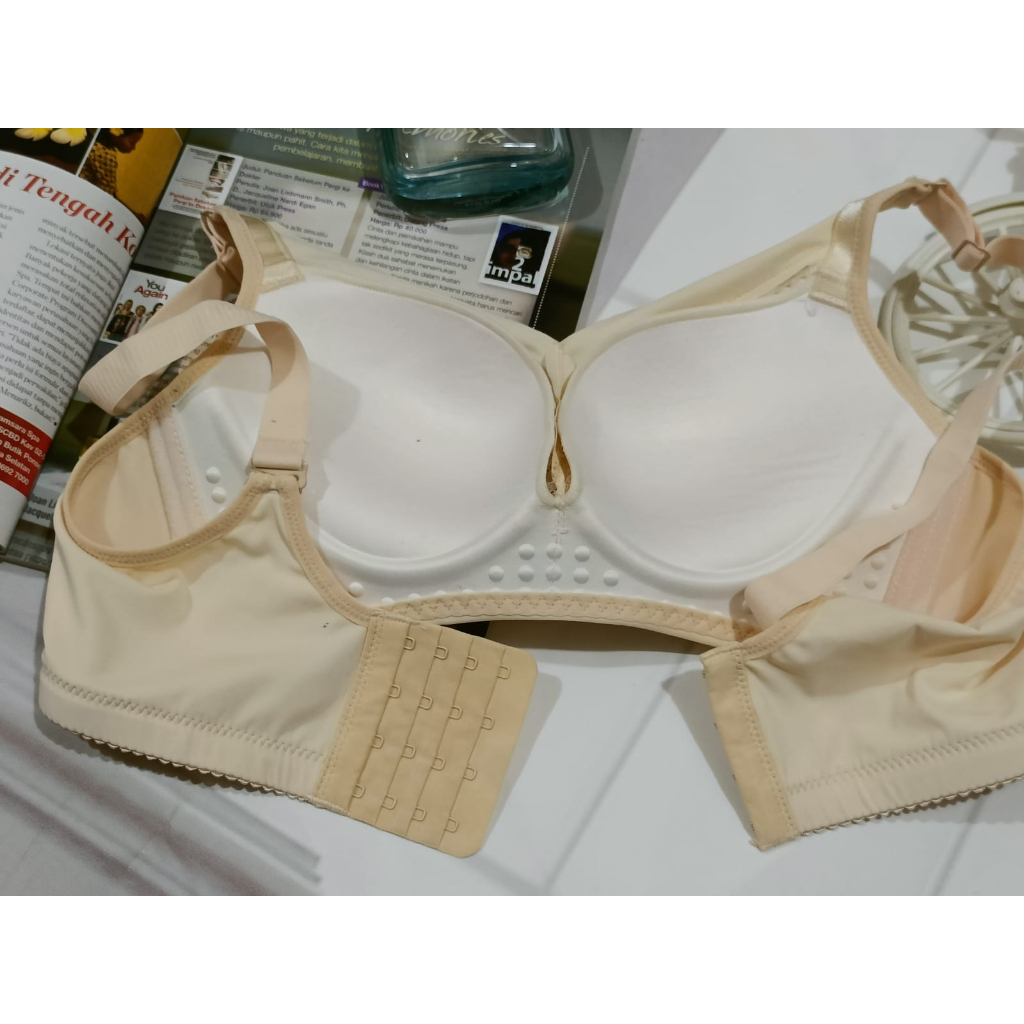 BRA / BH WANITA 209 TIDAK ADA KAWAT BUSA SEDANG SIZE 32-40