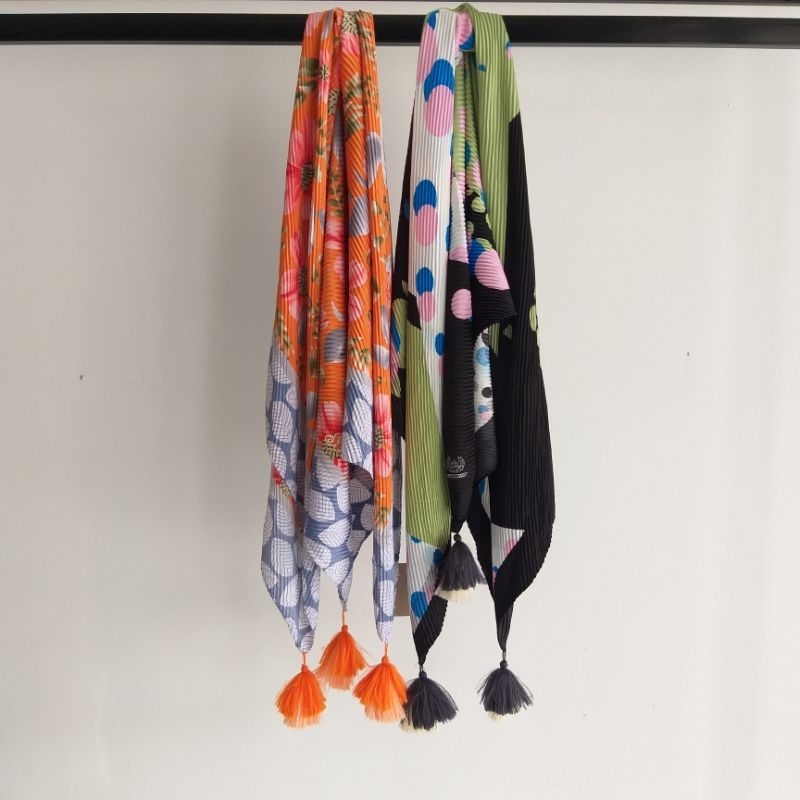 Hijab Segi Empat Plisket