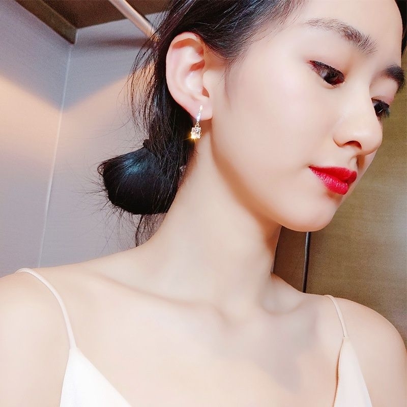 FerenHongXia Anting Tusuk Model Kristal K02 Geometri Gaya Retro Korea