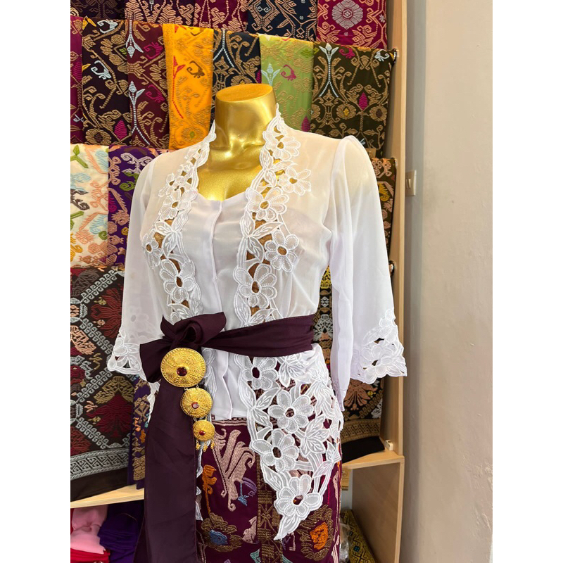 Kebaya bordir bunga motif tangan lonceng/ kebaya bordir bali