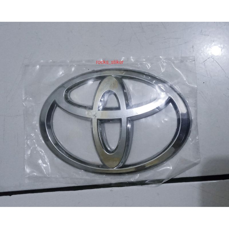 Emblem Logo Belakang Toyota Avanza Veloz Avanza New Rush New Calya Agya / Logo Mobil Toyota ukuran 1