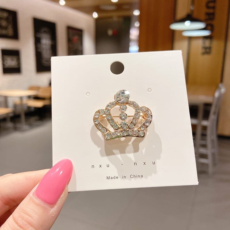 bros hijab / bros premium / bros lucu / bros cantik / bros jilbab / bros laris / bros murah / bros cewek / Bros Geometri Terlaris Model Pita Warna Gold Silver dengan Mutiara / Bros Wanita Korean Style Bros Mutiara Brooch BZO