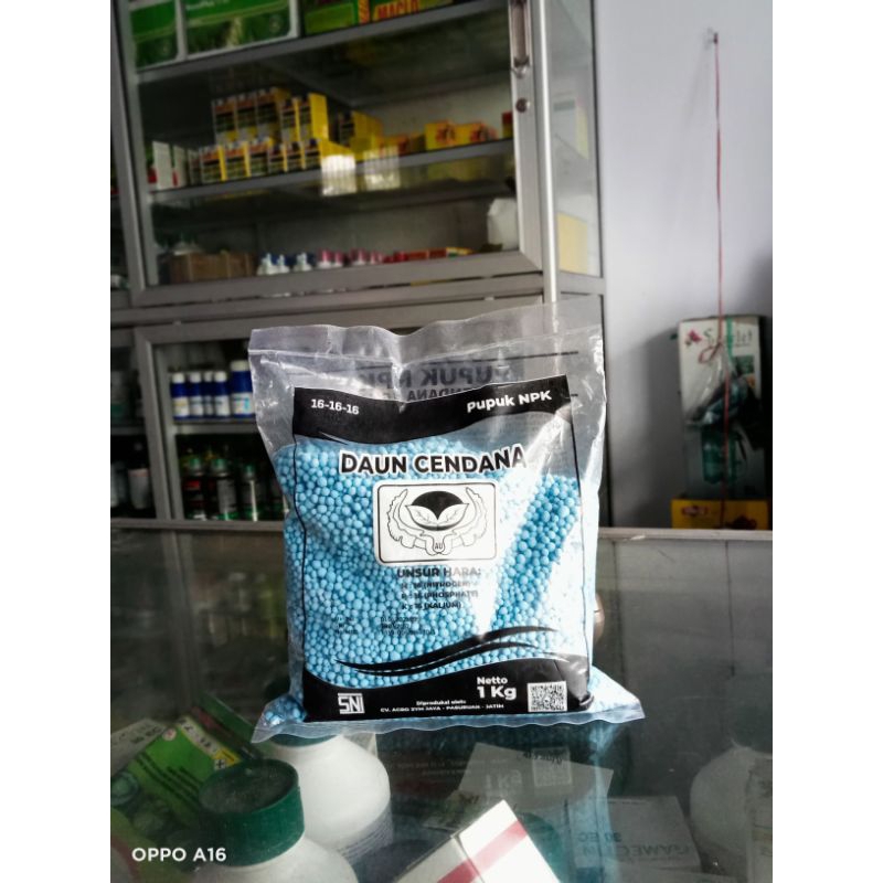 PUPUK NPK 16-16-16 Daun Cendana kemasan 1 Kg / Pupuk Tanaman