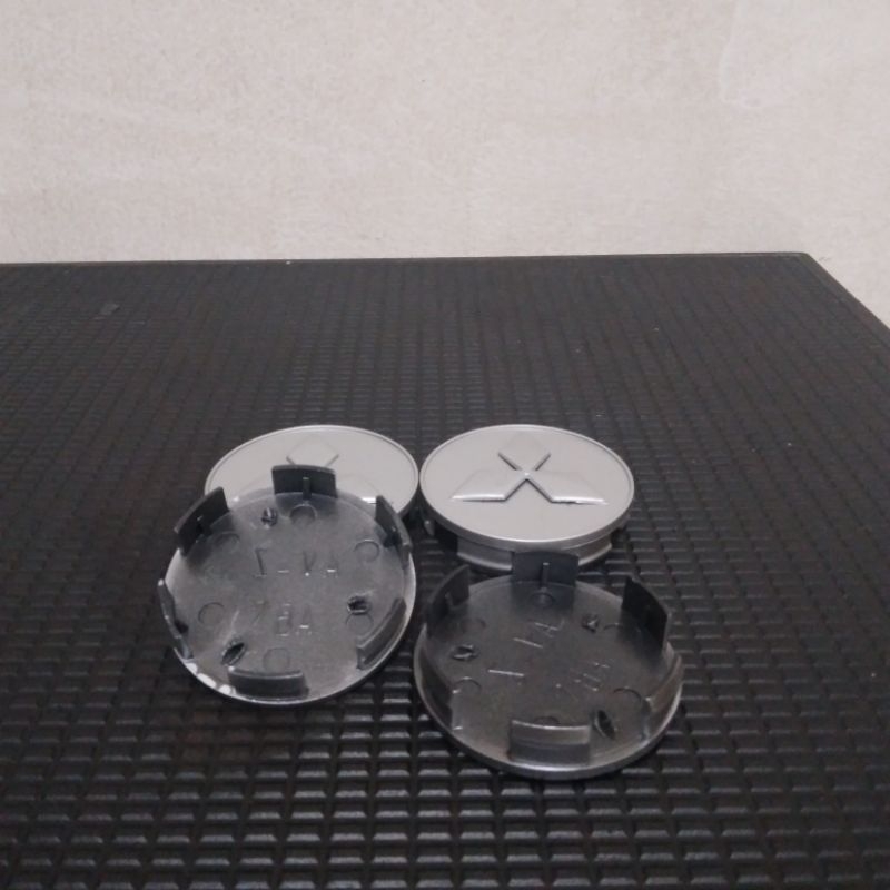 Dop roda tutup velg roda mitsubishi expander pajero sport ukuran 5,7cm