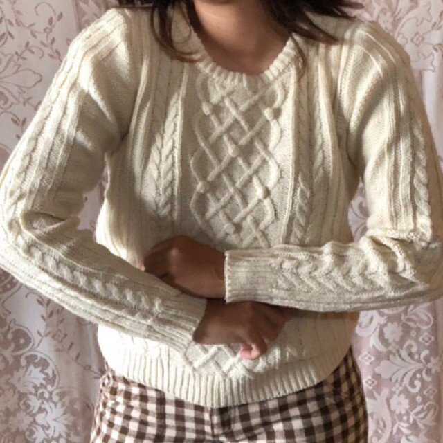 Semi Crop Kepang Sweater Rajut Mouth Valley