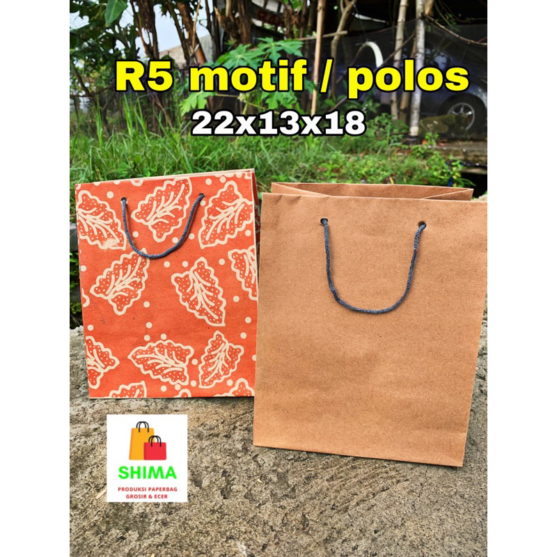 

PAPER BAG TYPE R5 TERMURAH ukuran (18x13x22) sangat cocok untuk SOUVENIR, PESTA PERNIKAHAN. KADO