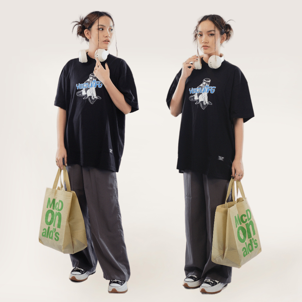 YESZY.MFG Anime Girl Oversize Boxy Fit Black Tshirt