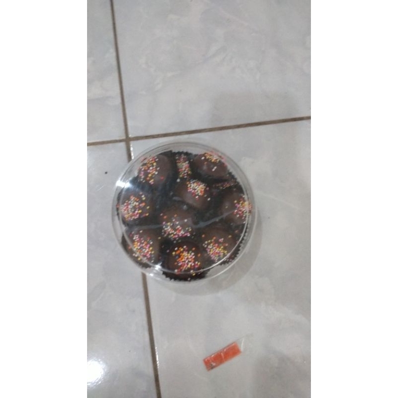 

kue nastar, semprit, putri salju,stik keju,coklat,kacang coklat ,kue kacang