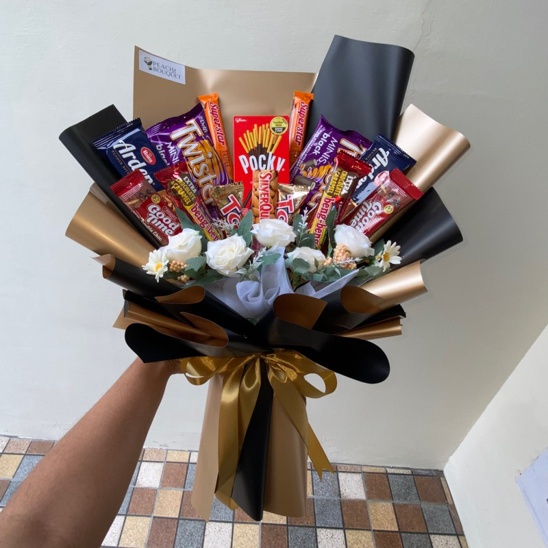 

Buket Jajan Pakai Bunga Palsu | Snack Bouquet With Artificial Flower Medan